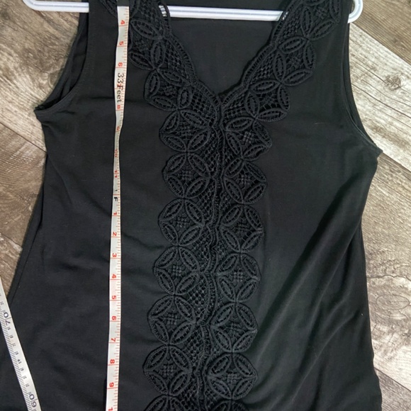 89th &Madison Black sleeveless V Neck with Lace detail - Picture 4 of 4